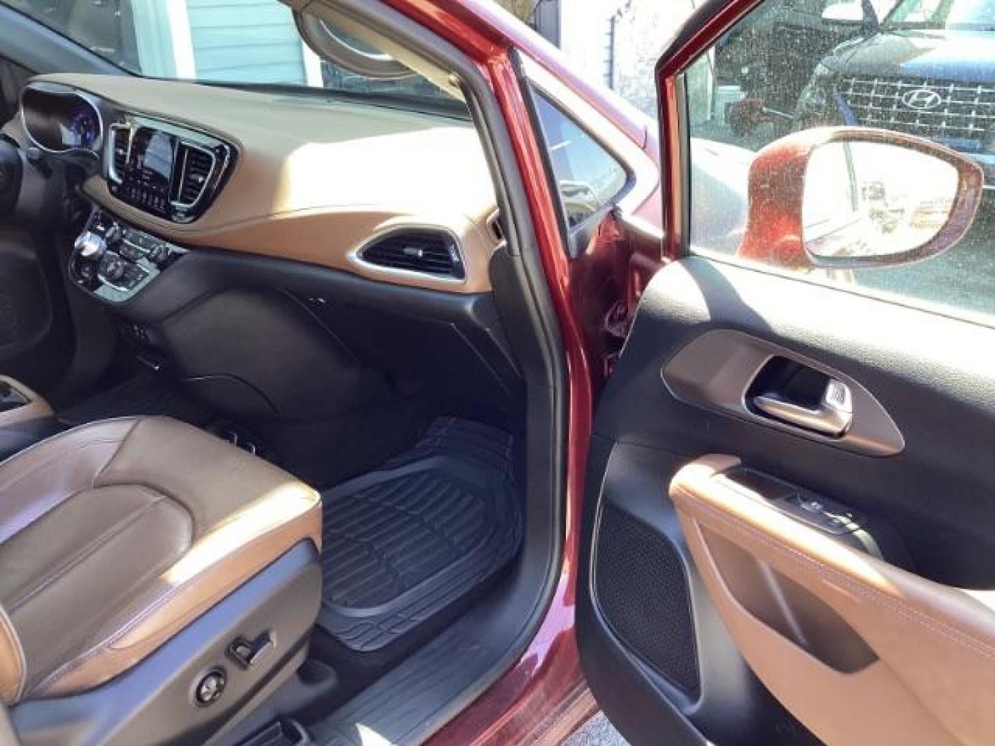 2020 Velvet Red Pearl Coat /Black, premium leather Chrysler Pacifica Limited (2C4RC1GG5LR) with an 3.6L V6 DOHC 24V engine, 9-Speed Automatic transmission, located at 1235 N Woodruff Ave., Idaho Falls, 83401, (208) 523-1053, 43.507172, -112.000488 - Photo#23