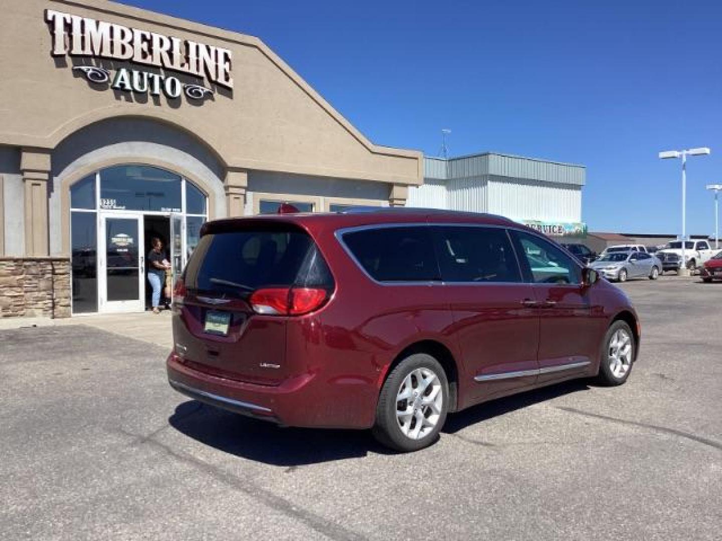 2020 Velvet Red Pearl Coat /Black, premium leather Chrysler Pacifica Limited (2C4RC1GG5LR) with an 3.6L V6 DOHC 24V engine, 9-Speed Automatic transmission, located at 1235 N Woodruff Ave., Idaho Falls, 83401, (208) 523-1053, 43.507172, -112.000488 - Photo#4