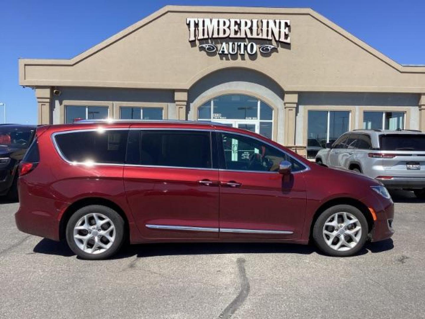 2020 Velvet Red Pearl Coat /Black, premium leather Chrysler Pacifica Limited (2C4RC1GG5LR) with an 3.6L V6 DOHC 24V engine, 9-Speed Automatic transmission, located at 1235 N Woodruff Ave., Idaho Falls, 83401, (208) 523-1053, 43.507172, -112.000488 - Photo#5