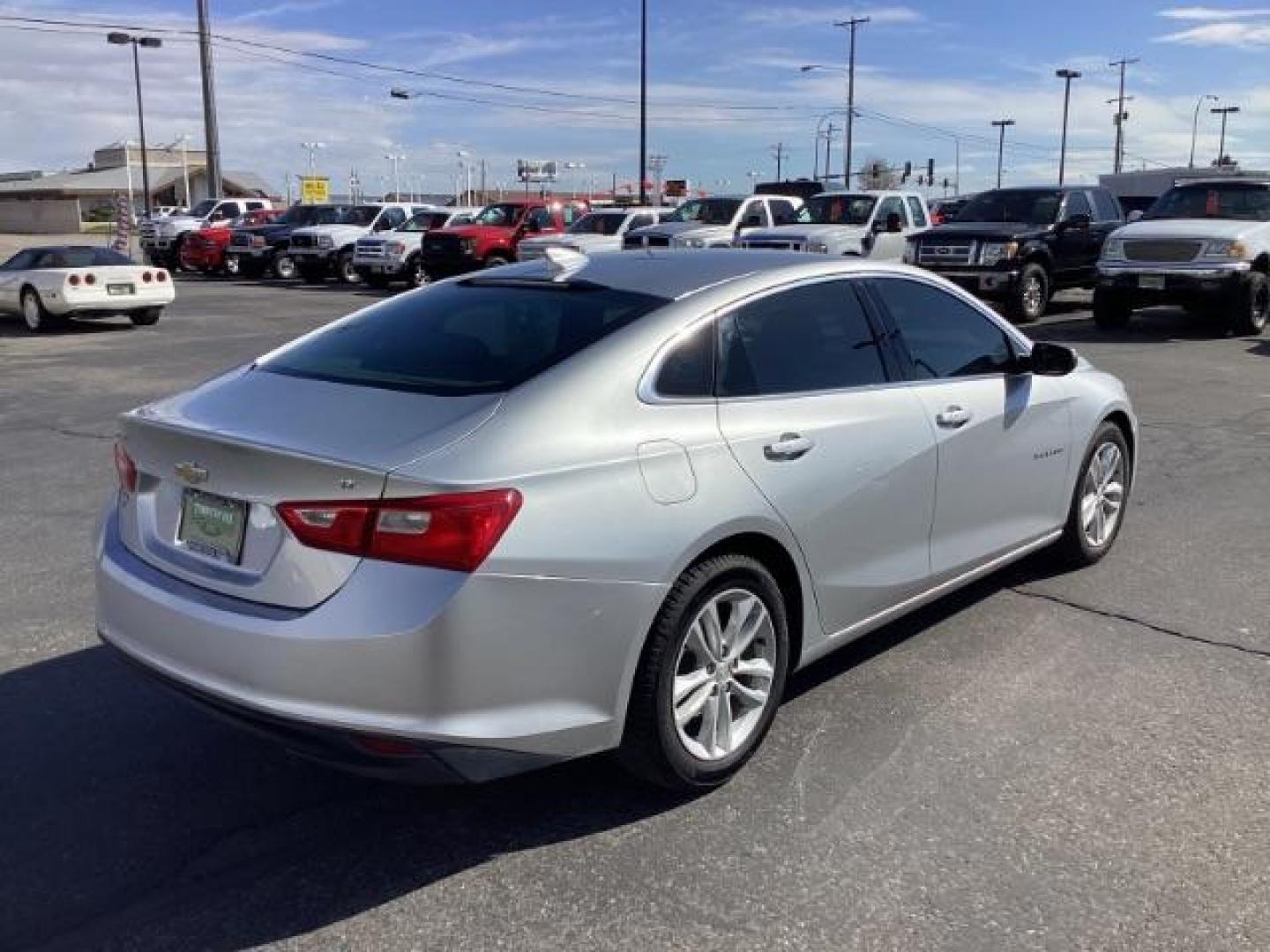 2016 Silver Ice Metallic /CLOTH Chevrolet Malibu 1LT (1G1ZE5ST5GF) with an 1.5L L4 DOHC 16V engine, 6-Speed Automatic transmission, located at 1235 N Woodruff Ave., Idaho Falls, 83401, (208) 523-1053, 43.507172, -112.000488 - Photo#5