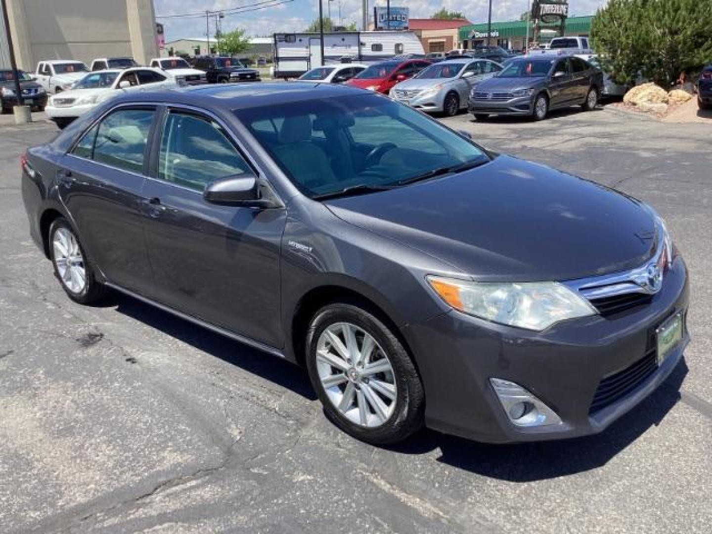 2013 GRAY /Light Gray Toyota Camry Hybrid XLE (4T1BD1FK0DU) with an 2.5L L4 DOHC 16V HYBRID engine, Continuously Variable Transmission transmission, located at 1235 N Woodruff Ave., Idaho Falls, 83401, (208) 523-1053, 43.507172, -112.000488 - Photo#5