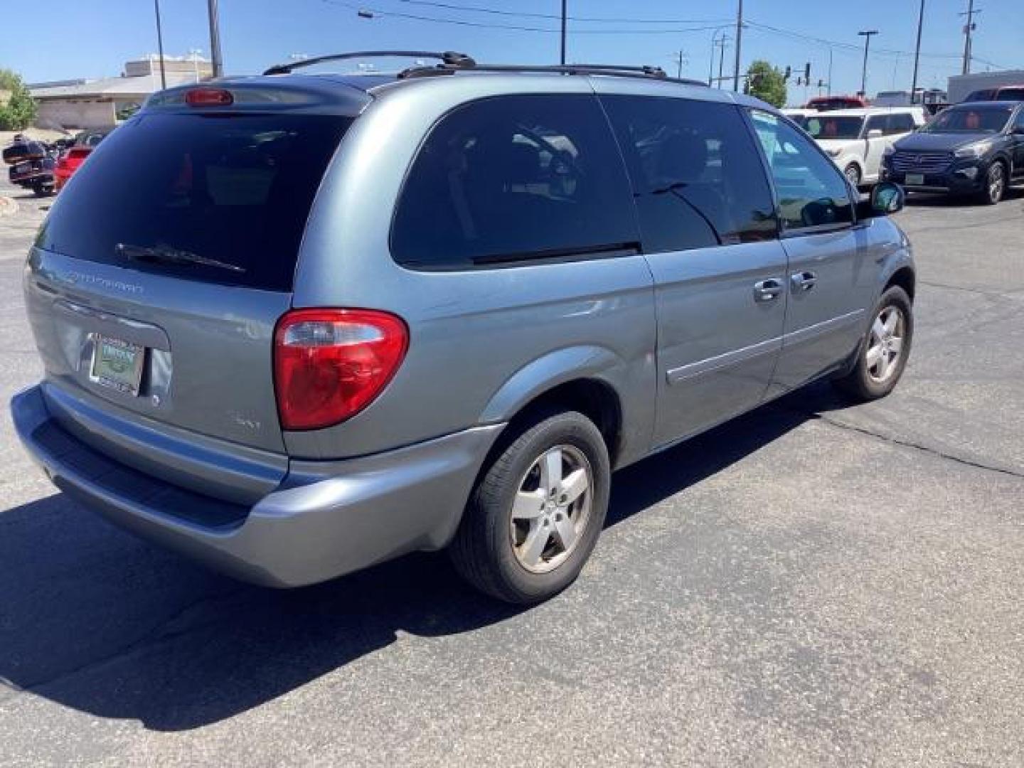 2007 Magnesium Pearl Dodge Grand Caravan SXT (2D4GP44LX7R) with an 3.8L V6 OHV 12V engine, 4-Speed Automatic transmission, located at 1235 N Woodruff Ave., Idaho Falls, 83401, (208) 523-1053, 43.507172, -112.000488 - Photo#4