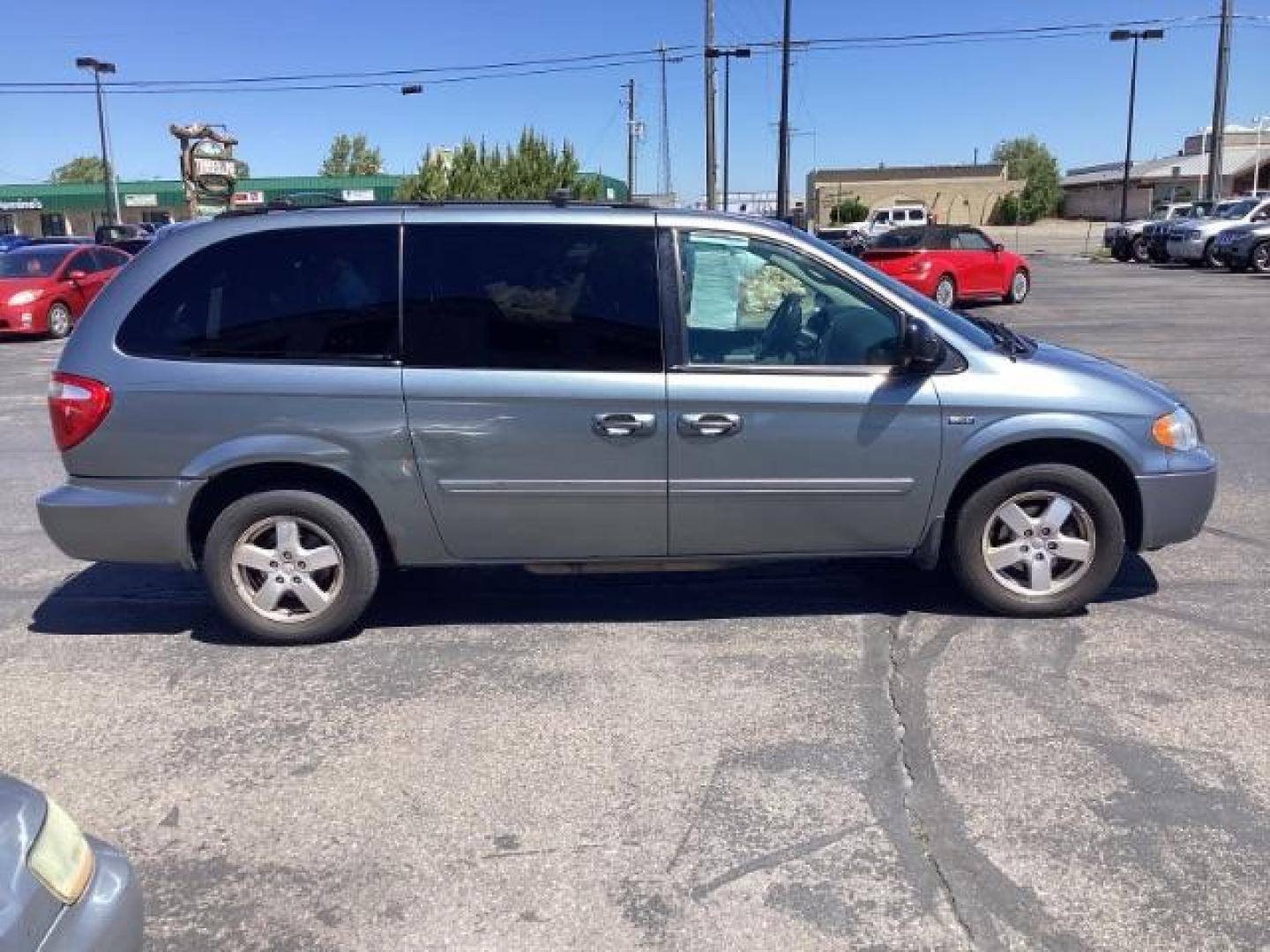 2007 Magnesium Pearl Dodge Grand Caravan SXT (2D4GP44LX7R) with an 3.8L V6 OHV 12V engine, 4-Speed Automatic transmission, located at 1235 N Woodruff Ave., Idaho Falls, 83401, (208) 523-1053, 43.507172, -112.000488 - Photo#5