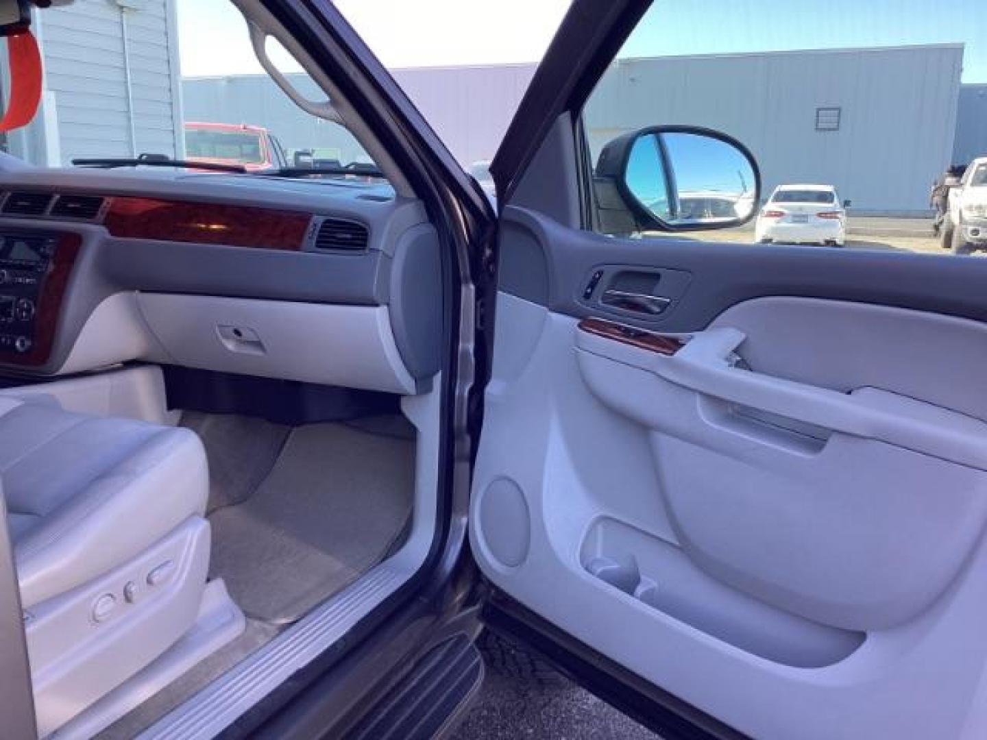 2013 GRAY /Ebony Leather Interior Chevrolet Suburban LTZ 1500 4WD (1GNSKJE71DR) with an 5.3L V8 OHV 16V FFV engine, 6-Speed Automatic transmission, located at 1235 N Woodruff Ave., Idaho Falls, 83401, (208) 523-1053, 43.507172, -112.000488 - Photo#21