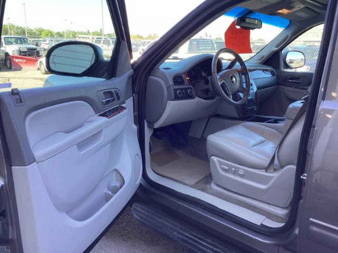 2013 GRAY /Ebony Leather Interior Chevrolet Suburban LTZ 1500 4WD (1GNSKJE71DR) with an 5.3L V8 OHV 16V FFV engine, 6-Speed Automatic transmission, located at 1235 N Woodruff Ave., Idaho Falls, 83401, (208) 523-1053, 43.507172, -112.000488 - Photo#8