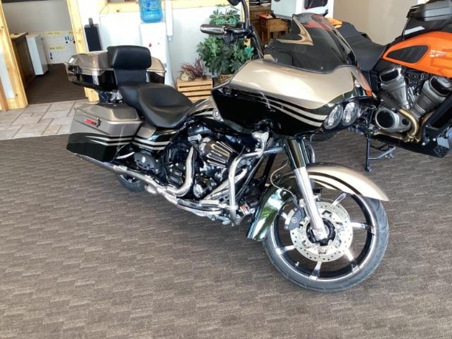 2013 Harley-Davidson FLTRXSE - (1HD1TC815DB) with an 1800CC engine, located at 1235 N Woodruff Ave., Idaho Falls, 83401, (208) 523-1053, 43.507172, -112.000488 - Photo#0