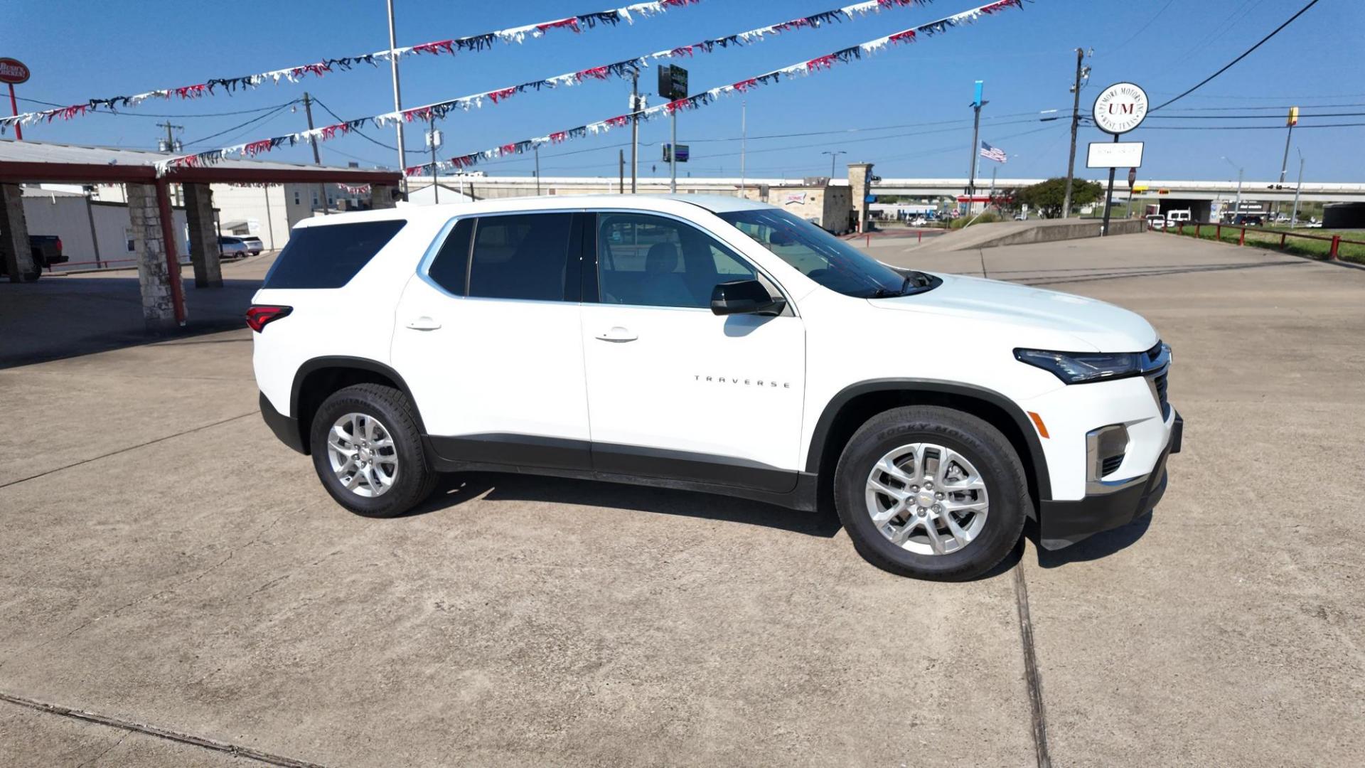 2022 Summit White /Jet Black/Chai Chev Trav 76543 (1GNERFKW3NJ) with an 3.6L V6 DOHC 24V engine, 9-Speed Automatic transmission, located at 1235 N Woodruff Ave., Idaho Falls, 83401, (208) 523-1053, 43.507172, -112.000488 - Photo#3